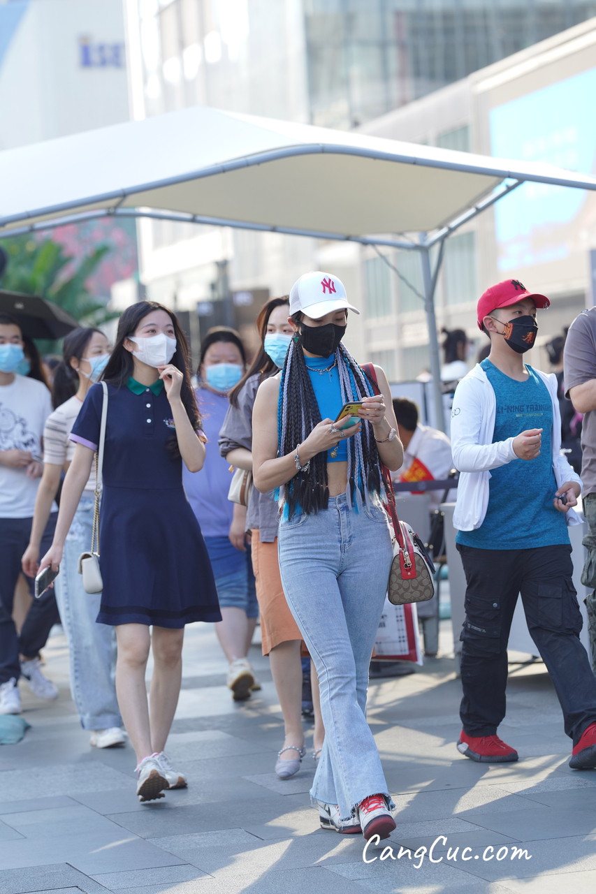 [精选街拍作品] No.3402 喇叭牛仔裤百搭